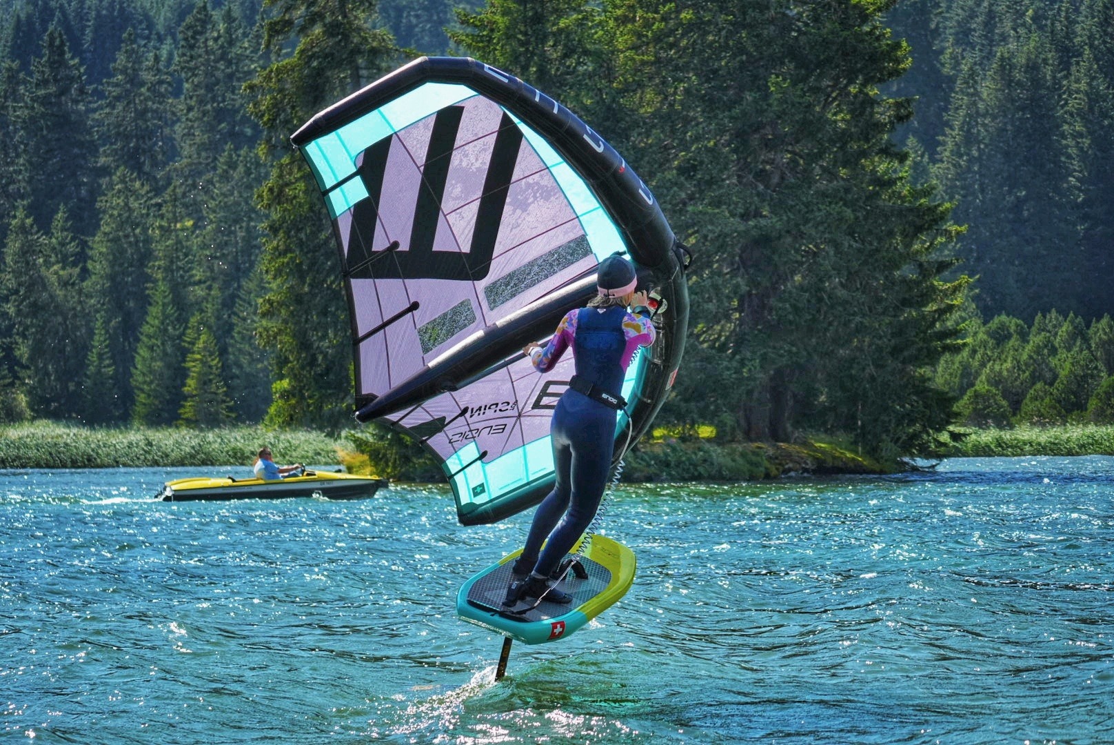 Wingfoilen am Heidsee in der Schweiz